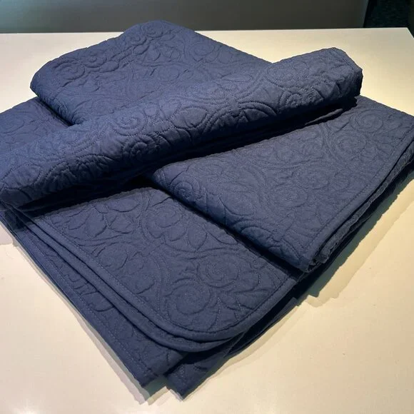 "Quebec" Twin XL coverlet and sham in navy - Picture 1 of 4